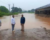 కాకులేరు వాగును పరిశీలించిన. ఎంపీడీవో గోపికృష్ణ 