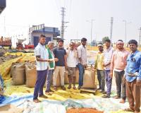 రైతులు మోసపోయి తక్కువ ధరకు కందులను ఇవ్వొద్ధు.