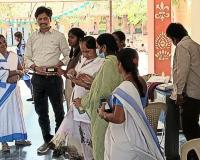 విద్యార్థులకు కంటి అద్దాలు పంపిణీ 