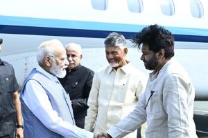 భారత దేశ ప్రధానమంత్రి నరేంద్ర మోదీ కి ఘన స్వాగతం