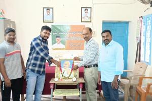 గాంధీజీ జీవితం స్ఫూర్తిదాయకం.. డిప్యూటీ తాసిల్దార్ నాగన్న