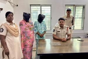 నంద్యాల హెచ్ఎమ్ జ్యూవెలర్స్ షాపులో వెండి పట్టీలు దొంగతనం చేసిన ఇద్దరు మహిళలు అరెస్ట్