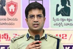 ట్రావెల్స్ ఏజెన్సీ టూర్ ప్యాకేజీల పేర్లతో మోసాలు.  సైబర్ నేరాల పట్ల ప్రజలు అప్రమత్తంగా ఉండాలి.